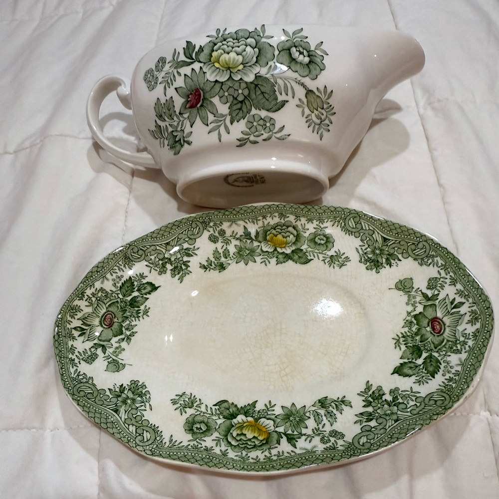 Wedgwood Green and White Floral Gravy Boat Set